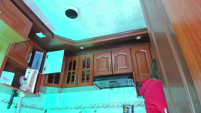 LaureenHills online show from March 19, 2025, 3:30 am