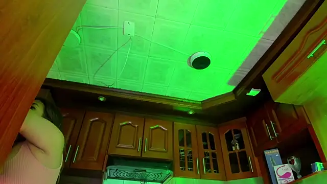 LaureenHills online show from March 7, 2025, 3:29 am