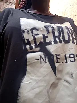 Snapshot of Swirly_blac chatting on February 26, 2026, 6:46 am Swirly blac online show from February 26, 2026, 6:46 am