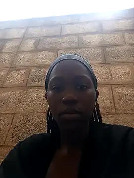 Snapshot of Swirly_blac chatting on February 6, 2026, 5:36 am Swirly blac online show from February 6, 2026, 5:36 am