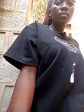 Snapshot of Swirly_blac chatting on February 21, 2026, 6:15 am Swirly blac online show from February 21, 2026, 6:15 am