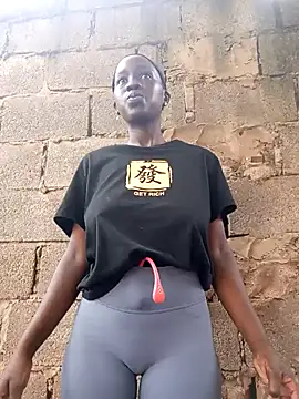 Snapshot of Swirly_blac chatting on February 15, 2026, 6:03 am Swirly blac online show from February 15, 2026, 6:03 am