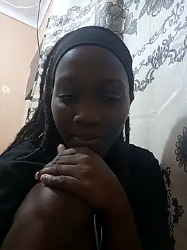 Snapshot of Swirly_blac chatting on December 18, 2025, 5:01 am Swirly blac online show from December 18, 2025, 5:01 am