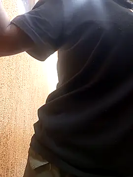 Snapshot of Swirly_blac chatting on February 19, 2026, 6:54 am Swirly blac online show from February 19, 2026, 6:54 am