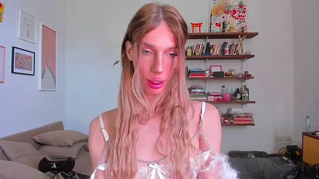 AliceSnowCatt online show from September 14, 2025, 4:07 pm