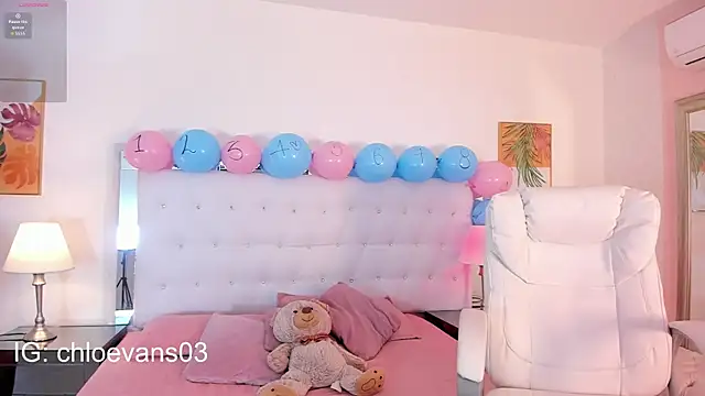 Chloe evans   online show from September 19, 2025, 11:58 am