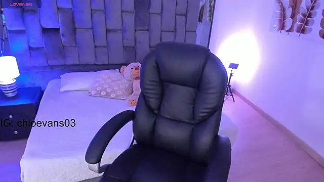 Chloe evans   online show from March 19, 2025, 11:39 am