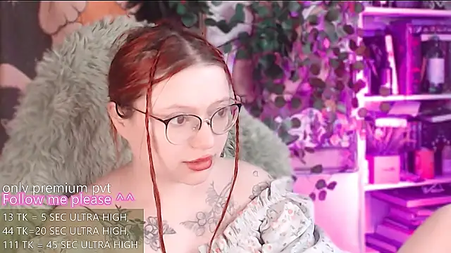 Snapshot of me__hanna chatting on June 5, 2026, 4:39 am me hanna online show from June 5, 2026, 4:39 am