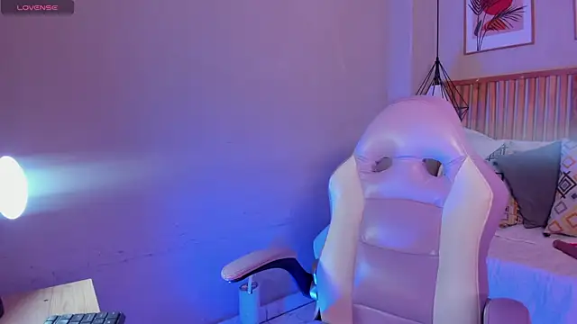 Ginger Winn online show from October 3, 2025, 9:05 pm