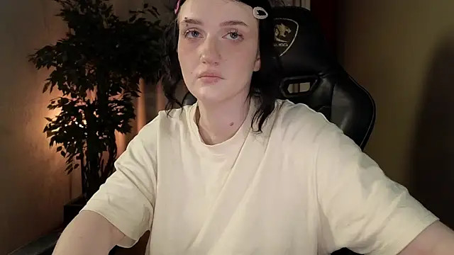 ELLIEJAY online show from October 4, 2025, 5:09 am