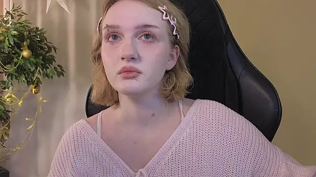 ELLIEJAY online show from December 18, 2025, 5:23 am