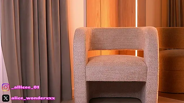 VanessaSimon online show from April 1, 2026, 6:15 am