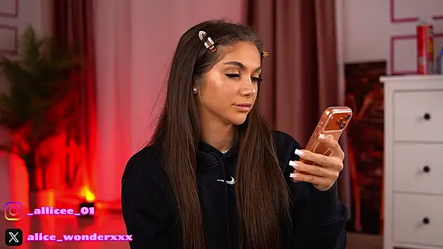 VanessaSimon online show from November 28, 2025, 6:35 am