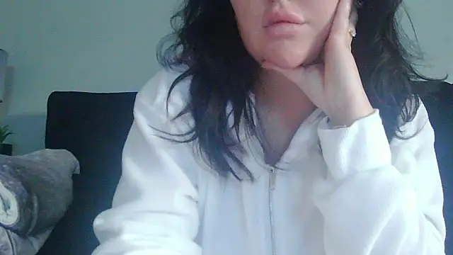 magical mia online show from November 10, 2025, 12:32 pm