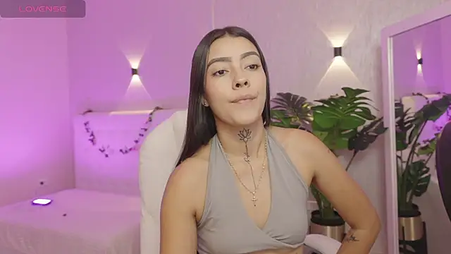 miagomezweb1 online show from January 14, 2026, 1:15 pm