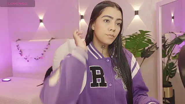 miagomezweb1 online show from January 16, 2026, 12:20 pm