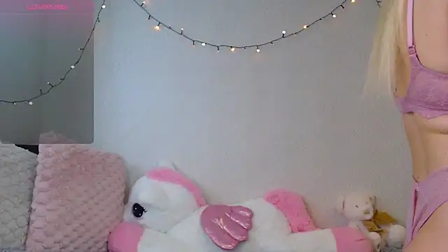 Snapshot of Nicole_blonde0 chatting on October 8, 2025, 10:28 am Nicole blonde0 online show from October 8, 2025, 10:28 am