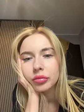 Snapshot of Nicole_blonde0 chatting on February 7, 2025, 12:09 am Nicole blonde0 online show from February 7, 2025, 12:09 am