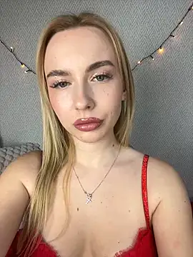 Snapshot of Nicole_blonde0 chatting on February 8, 2025, 10:08 pm Nicole blonde0 online show from February 8, 2025, 10:08 pm