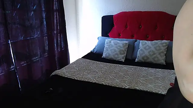 Crystal milkmature online show from December 16, 2025, 4:11 pm