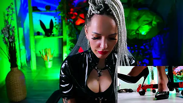 MonicaMaxwel online show from March 16, 2025, 6:12 pm