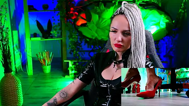 MonicaMaxwel online show from March 17, 2025, 2:45 pm