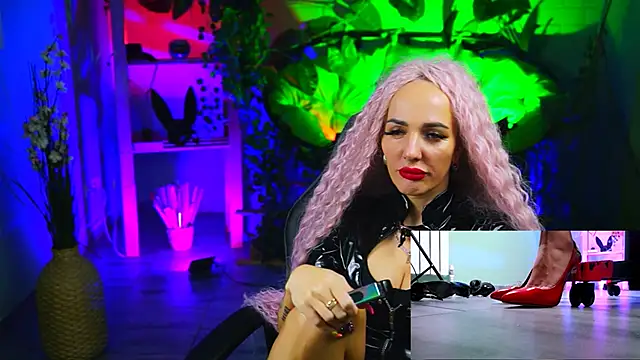 MonicaMaxwel online show from March 22, 2025, 5:52 pm