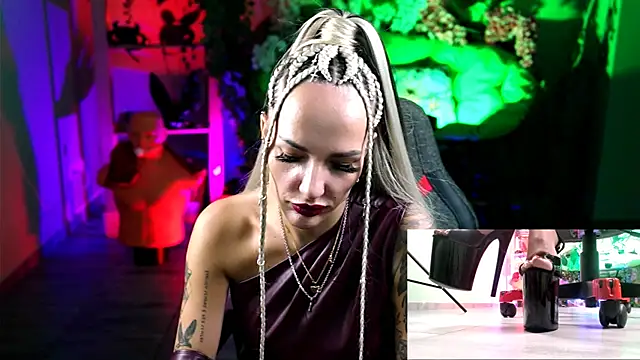 MonicaMaxwel online show from October 15, 2025, 10:56 am