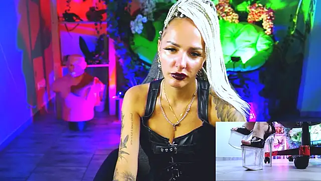 MonicaMaxwel online show from September 12, 2025, 11:32 am