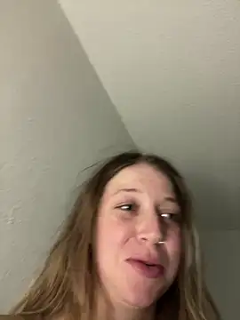 molly witha chance online show from February 6, 2025, 7:18 pm