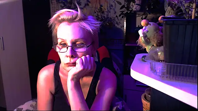 Snapshot of HelgaHimmell chatting on May 25, 2026, 7:01 pm HelgaHimmell online show from May 25, 2026, 7:01 pm