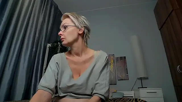 HelgaHimmell online show from March 17, 2025, 4:08 am