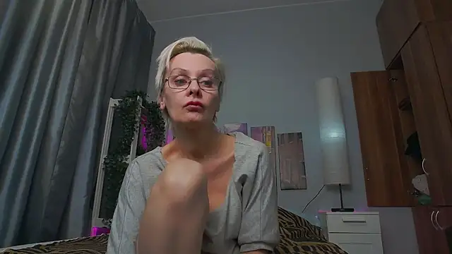 HelgaHimmell online show from February 27, 2025, 2:25 am