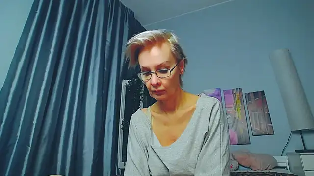 HelgaHimmell online show from March 15, 2025, 10:00 pm