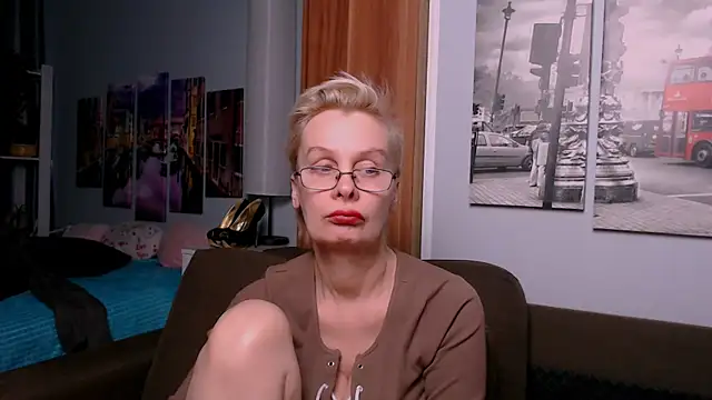 Snapshot of HelgaHimmell chatting on April 29, 2026, 5:30 pm HelgaHimmell online show from April 29, 2026, 5:30 pm