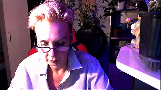 Snapshot of HelgaHimmell chatting on June 11, 2026, 9:34 pm HelgaHimmell online show from June 11, 2026, 9:34 pm