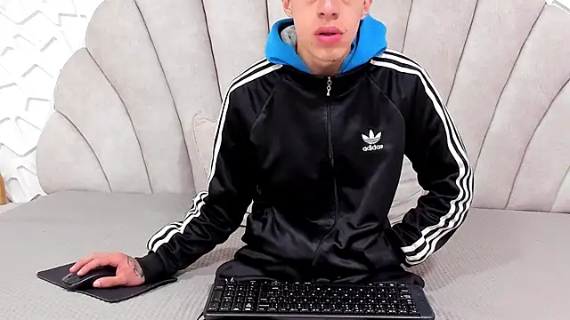 thiago19s online show from March 12, 2025, 3:18 pm