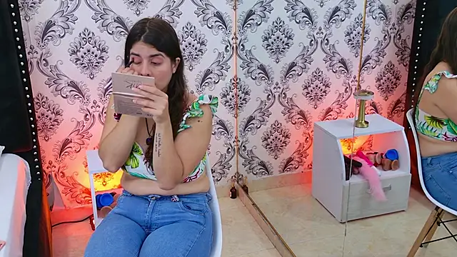 LexaDeRusso online show from November 17, 2025, 7:40 pm