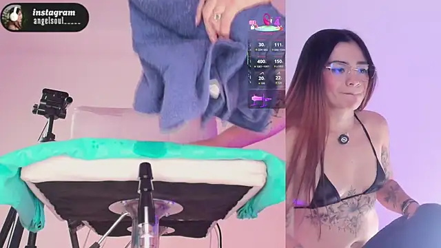 Angelst   online show from October 3, 2025, 6:53 pm