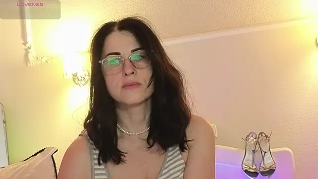 MonicaMelano online show from April 12, 2026, 4:38 am