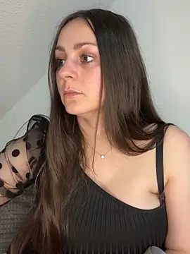 Loella-Rose online show from April 9, 2026, 8:37 pm