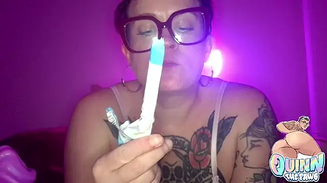 quinnmariexo online show from November 25, 2025, 4:57 am