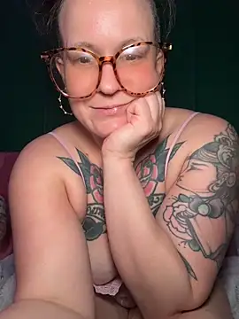 Snapshot of quinnmariexo chatting on May 14, 2026, 3:47 am quinnmariexo online show from May 14, 2026, 3:47 am