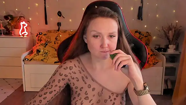 desperatehousewife   online show from September 14, 2025, 2:39 pm