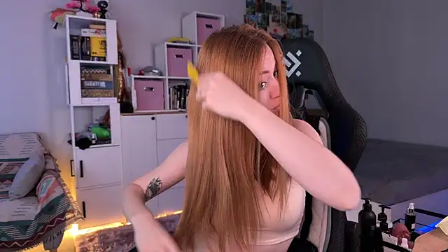 Snapshot of LinaWitch chatting on October 25, 2025, 1:01 pm LinaWitch online show from October 25, 2025, 1:01 pm