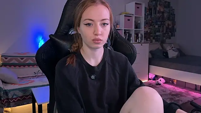 Snapshot of LinaWitch chatting on October 14, 2025, 8:26 am LinaWitch online show from October 14, 2025, 8:26 am