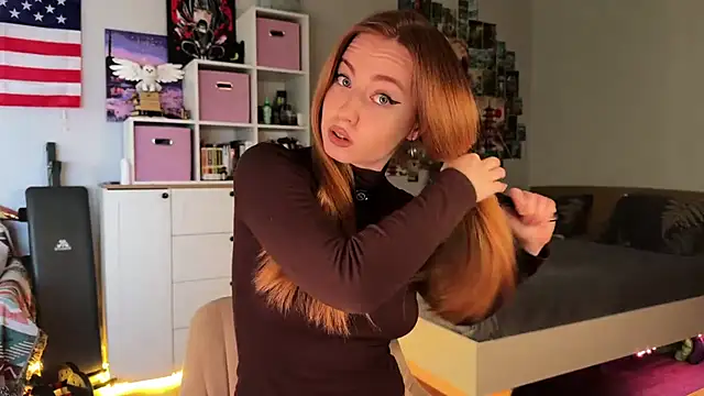 LinaWitch online show from April 14, 2026, 1:38 pm