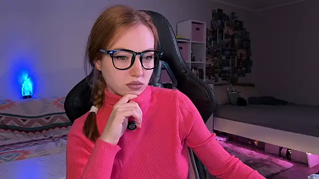 Snapshot of LinaWitch chatting on October 16, 2025, 11:18 am LinaWitch online show from October 16, 2025, 11:18 am