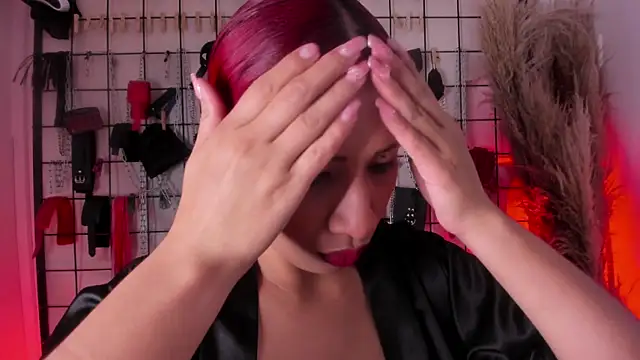 charrlotte quinn online show from November 10, 2025, 2:55 pm