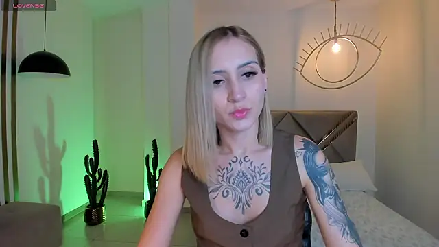 Snapshot of MollySundersX chatting on February 3, 2026, 4:54 am MollySundersX online show from February 3, 2026, 4:54 am